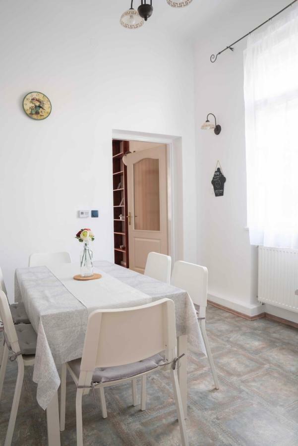 Katus Apartman Apartment Егер Екстериор снимка